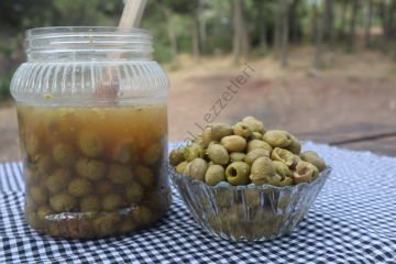 Kırılmış Antakya Zeytini 2 lik pet içinde